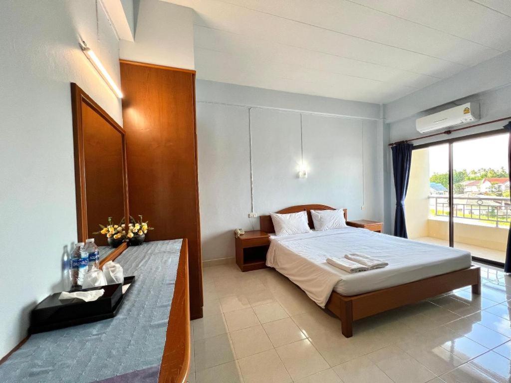 Ritzy House Hotel Chumphon Εξωτερικό φωτογραφία